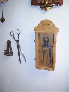 altes Werkzeug , wird in Ehren gehalten ( über 80 Jhr. alt ) vom Opa