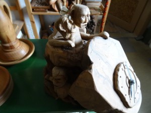 &quot; Baum / Waldgeister - Uhr &quot; aus Olivenholz